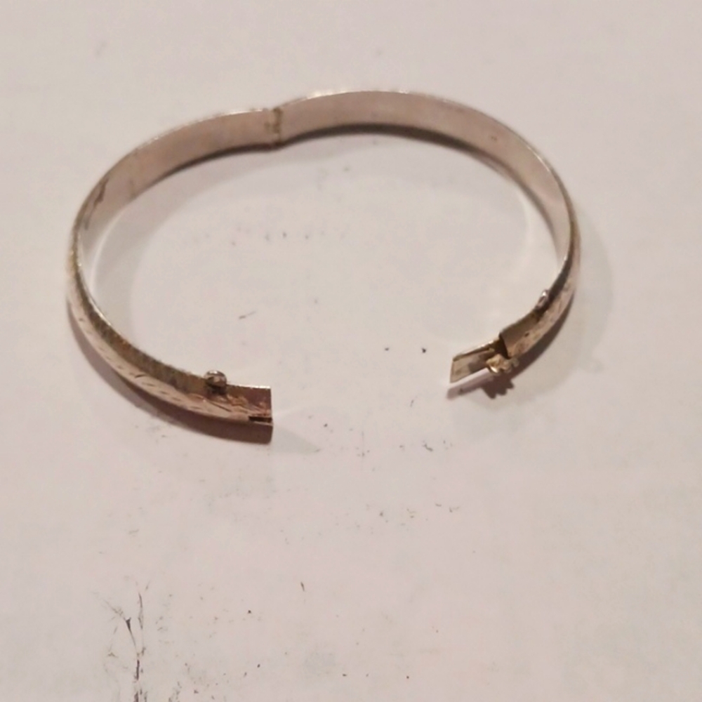Ladies sterling silver hinge bracelet